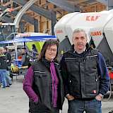 Carlo Hess ist nicht nur Landwirt, sondern leitet auch sein Lohnunternehmen mit 15 festen Mitarbeitern. Seine Frau Monique begeistert sich vor allem für den Milchviehbetrieb mit 280 Kühen.