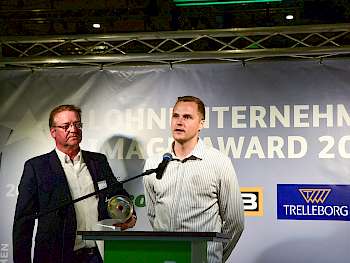 Benedikt van Husen (Platz 3). Die Auszeichnung nahm BLU-Geschäftsführer Dr. Martin Wesenberg vor. (Foto: Lützen)